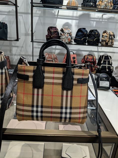 กระเป๋า burberry แท้ ดูยังไง